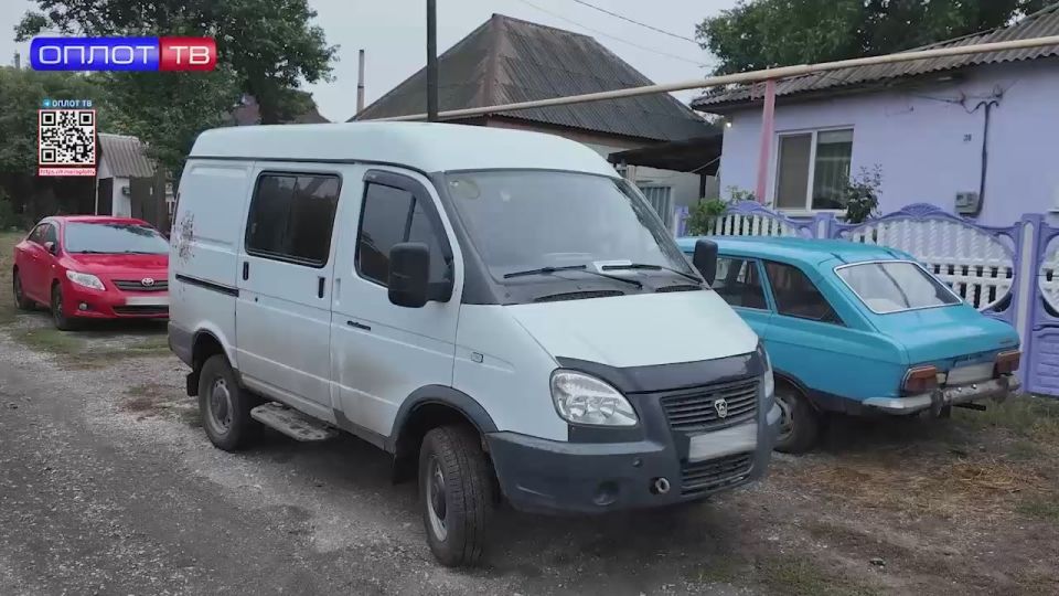 Югорские кровельщики помогают восстанавливать крыши в Макеевке