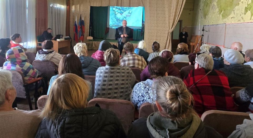 Сергей Желновач: Встретился сегодня с жителями п. Новолуганское Сергей Желновач: Встретился сегодня с жителями п. Новолуганское