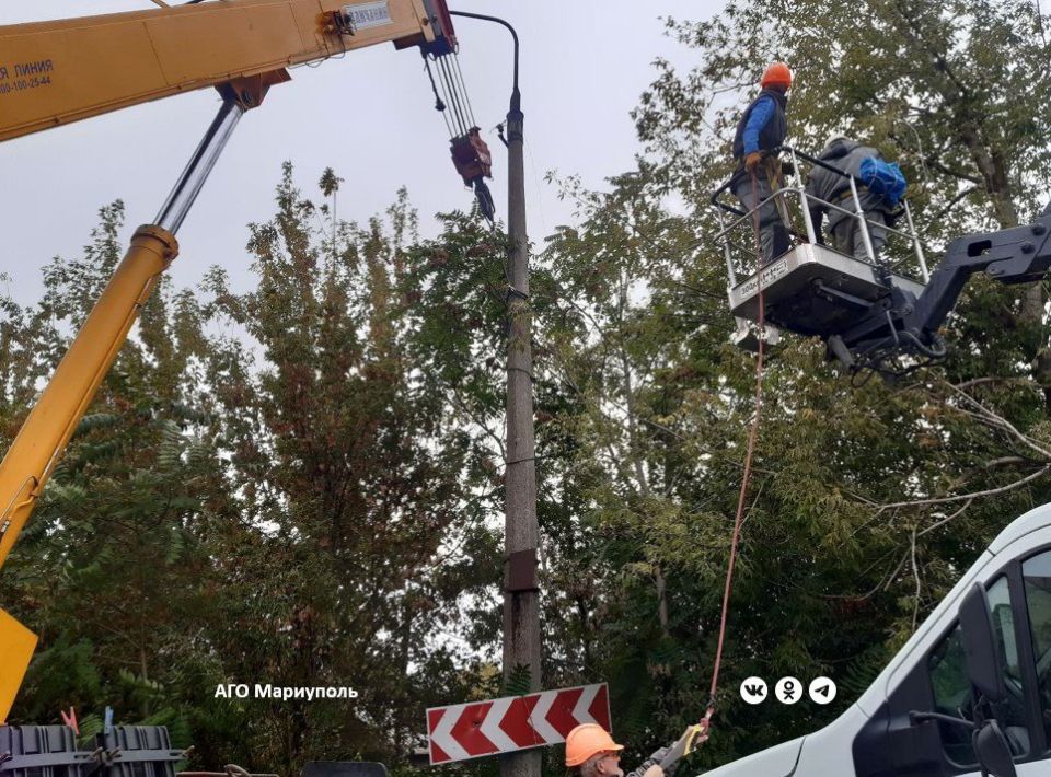 В Мариуполе энергетики продолжают модернизацию сетей наружного освещения В Мариуполе энергетики продолжают модернизацию сетей наружного освещения