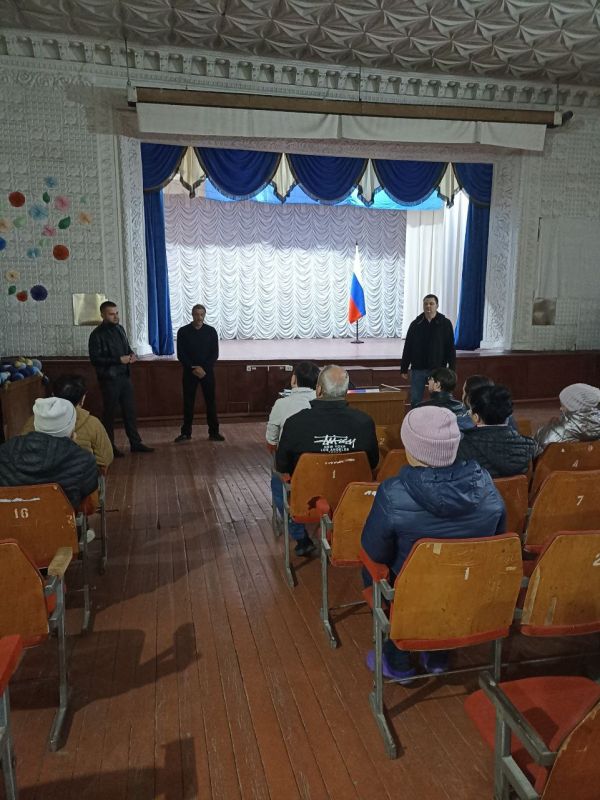 Первый заместитель Главы Администрации Тельмановского округа встретился с жителями села Староигнатьевка Первый заместитель Главы Администрации Тельмановского округа встретился с жителями села Староигнатьевка