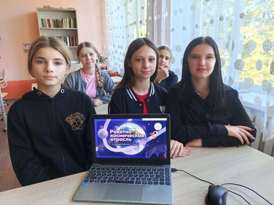 Россия – мои горизонты. 2 октября в школах Шахтерского м.о. в рамках курса «Россия – мои горизонты» прошли отраслевые занятия «Россия индустриальная: космические технологии», которые были посвящены 68-ой годовщине запуска... Россия – мои горизонты. 2 октября в школах Шахтерского м.о. в рамках курса «Россия – мои горизонты» прошли отраслевые занятия «Россия индустриальная: космические технологии», которые были посвящены 68-ой годовщине запуска...