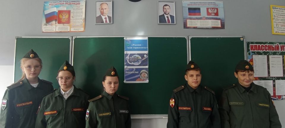 В школах Ждановки прошли профориентационные занятия по космической отрасли В школах Ждановки прошли профориентационные занятия по космической отрасли
