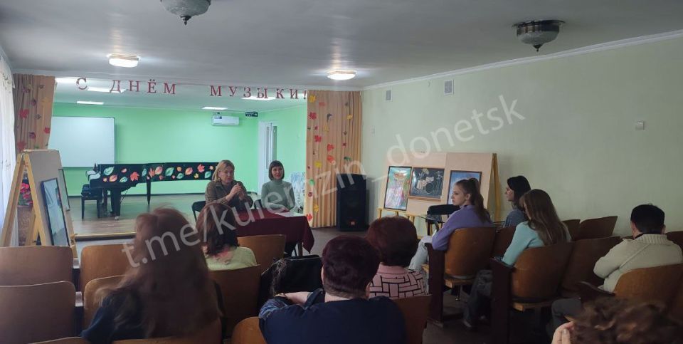 В Ленинском районе состоялась встреча с трудовым коллективом детской школы искусств № 7, на которой присутствовала заместитель главы администрации городского округа Донецк В Ленинском районе состоялась встреча с трудовым коллективом детской школы искусств № 7, на которой присутствовала заместитель главы администрации городского округа Донецк