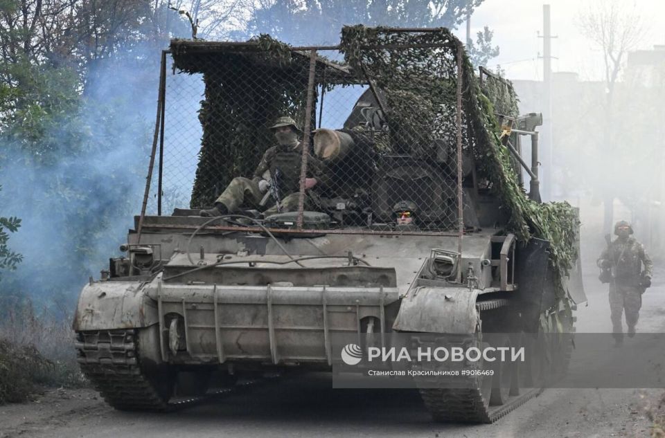 Боевая работа расчёта 240-мм самоходного миномёта 2С4 «Тюльпан» группировки войск «Центр» на Покровском (Красноармейском) направлении Боевая работа расчёта 240-мм самоходного миномёта 2С4 «Тюльпан» группировки войск «Центр» на Покровском (Красноармейском) направлении