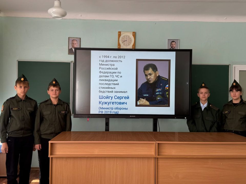 В школе Ждановки классный час посвятили Дню гражданской обороны В школе Ждановки классный час посвятили Дню гражданской обороны