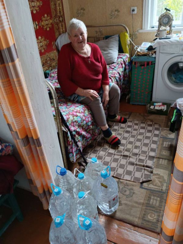 Денис Зубов: Помощь пенсионерам. К международному Дню пожилого человека, который в России отмечают 1 октября администрация, совместно с сотрудниками Росгвардии продолжают принимать участие в акции «Эстафета Добра» Денис Зубов: Помощь пенсионерам. К международному Дню пожилого человека, который в России отмечают 1 октября администрация, совместно с сотрудниками Росгвардии продолжают принимать участие в акции «Эстафета Добра»