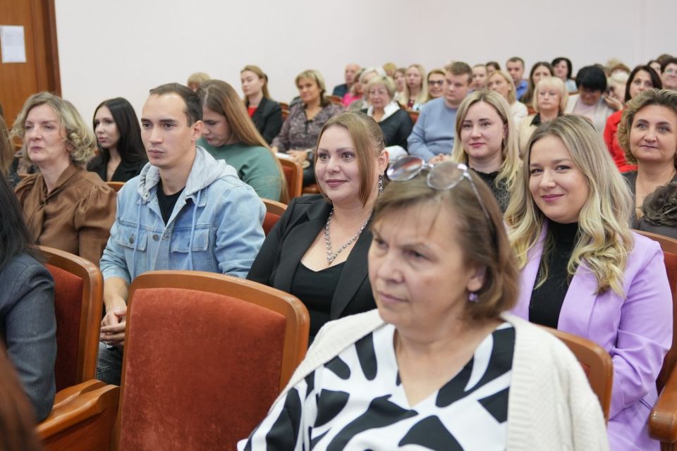 Олег Трофимов: В Минобрнауки ДНР поздравили и наградили педагогов региона и сотрудников ведомства Олег Трофимов: В Минобрнауки ДНР поздравили и наградили педагогов региона и сотрудников ведомства