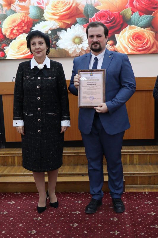 Александр Подгорный: В Макеевке состоялось торжественное мероприятие, приуроченное ко Дню учителя Александр Подгорный: В Макеевке состоялось торжественное мероприятие, приуроченное ко Дню учителя
