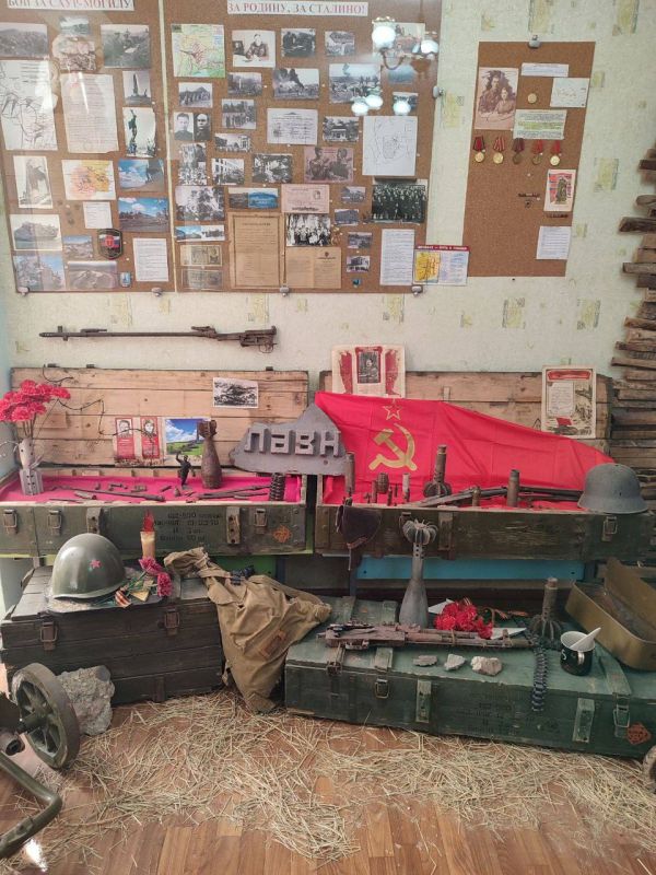 В честь предстоящего праздника в России — 5 октября, День учителя — поздравили учителя истории, ветерана боевых действий В честь предстоящего праздника в России — 5 октября, День учителя — поздравили учителя истории, ветерана боевых действий
