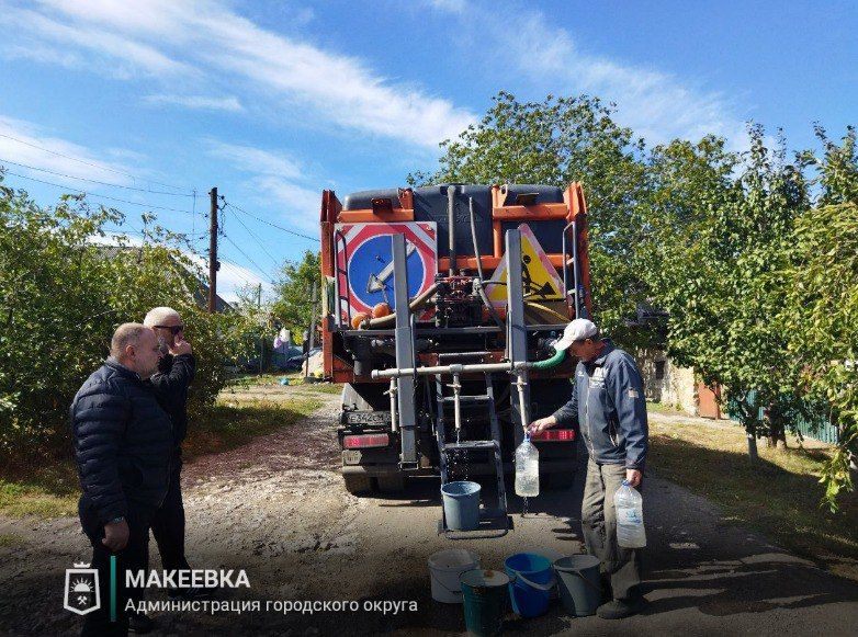 Депутаты Макеевского городского совета продолжают проводить мониторинг подвоза воды населению и в социальные объекты Депутаты Макеевского городского совета продолжают проводить мониторинг подвоза воды населению и в социальные объекты