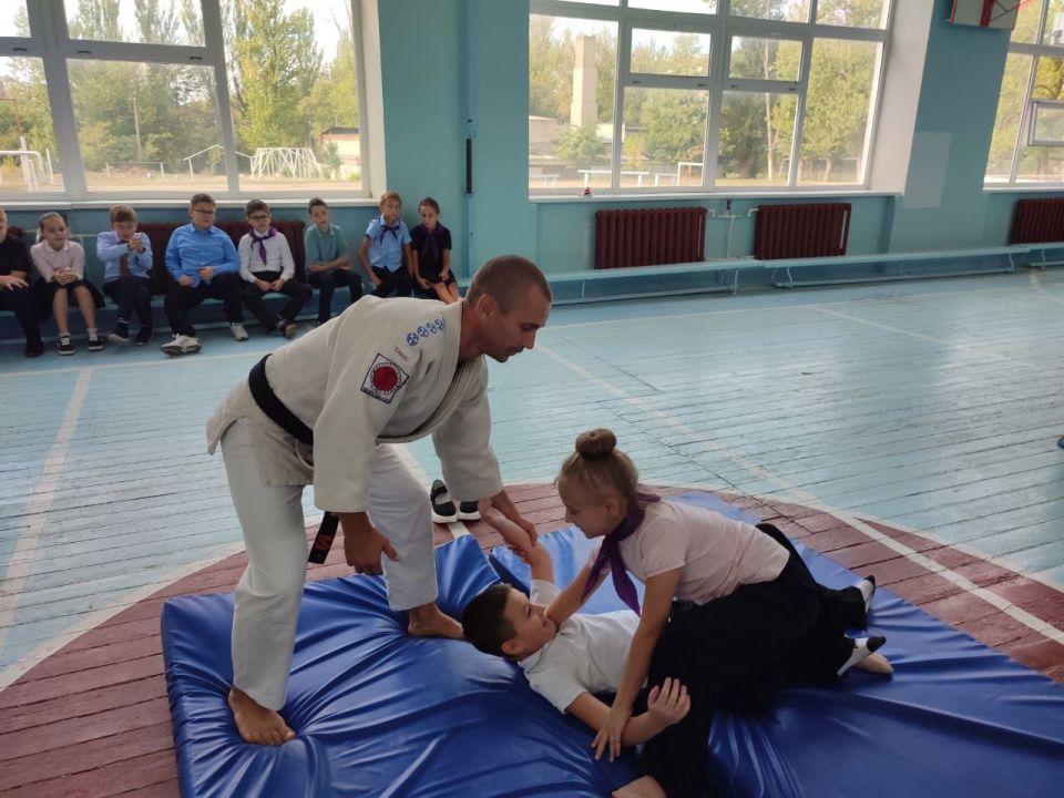В Донецке прошёл мастер-класс по дзюдо для юных спортсменов! В Донецке прошёл мастер-класс по дзюдо для юных спортсменов!