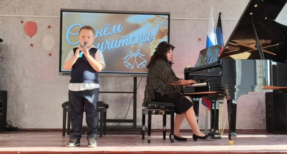 «УЧИТЕЛЬ, ПЕРЕД ИМЕНЕМ ТВОИМ» «УЧИТЕЛЬ, ПЕРЕД ИМЕНЕМ ТВОИМ»