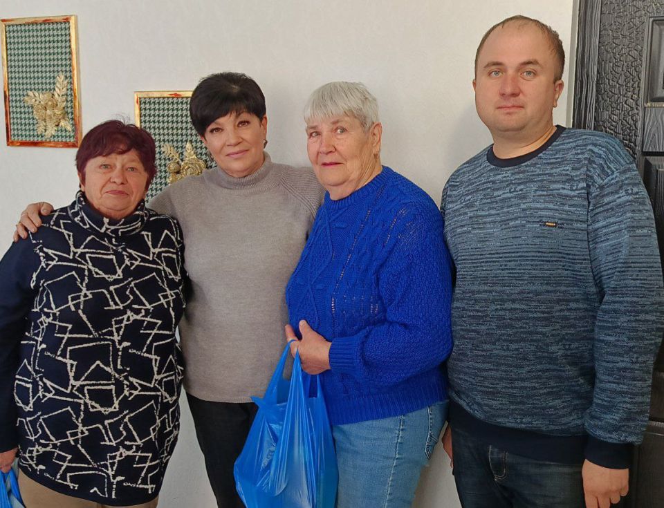 Женское движение "Единая Россия" активисты Совета женщин города Дебальцево ,депутат городского совета Наталья Сиренко поздравили в "Центре социального обслуживания населения города Дебальцево «С днем элегантного... Женское движение "Единая Россия" активисты Совета женщин города Дебальцево ,депутат городского совета Наталья Сиренко поздравили в "Центре социального обслуживания населения города Дебальцево «С днем элегантного...
