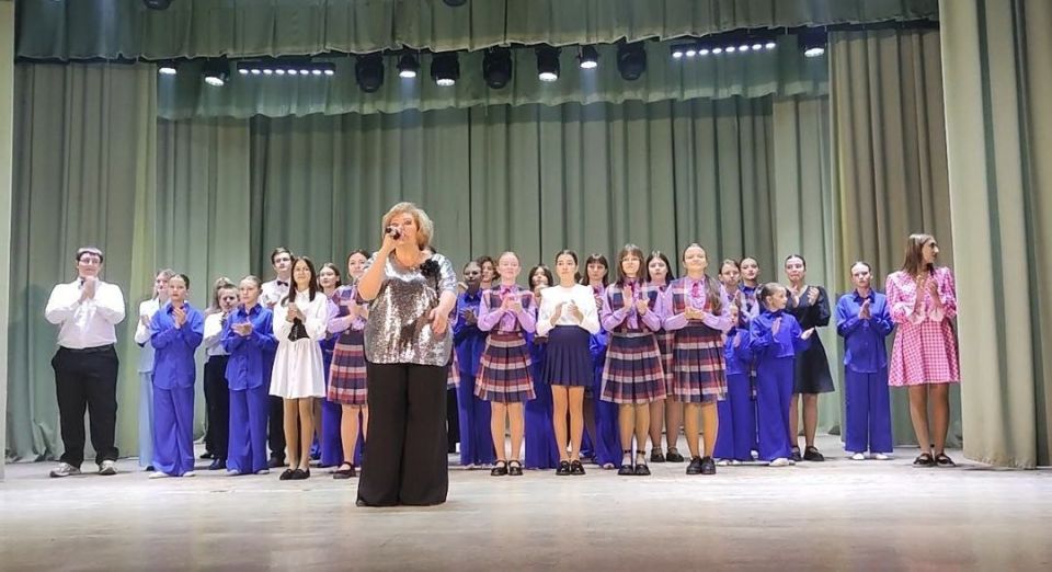 Праздник в честь учителей прошел в Докучаевске Праздник в честь учителей прошел в Докучаевске