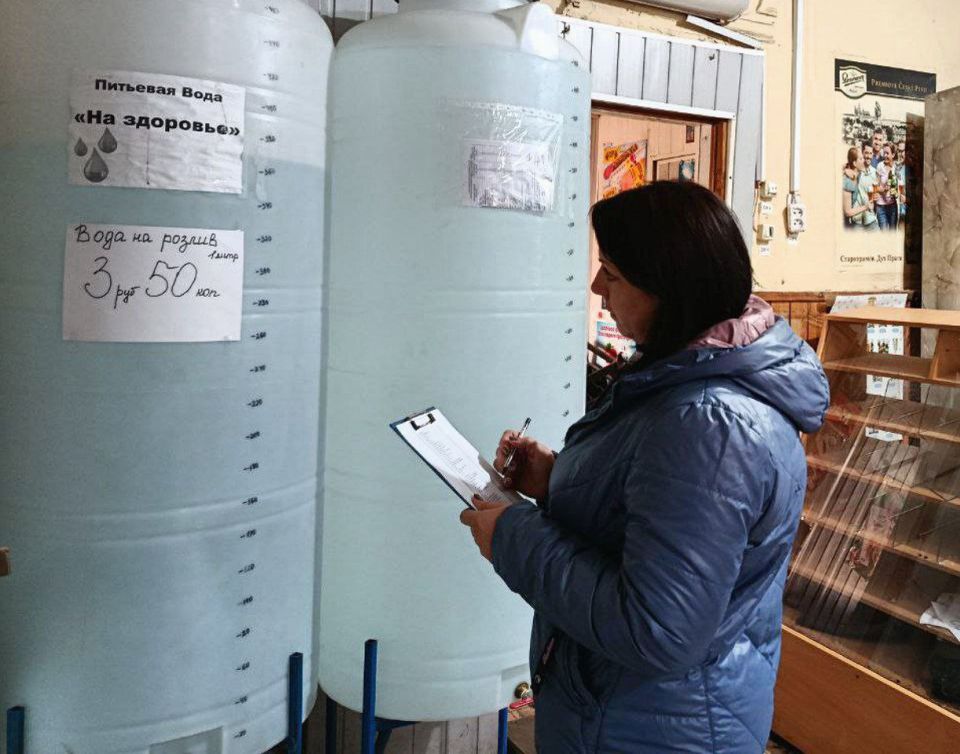 Специалисты Пантелеймоновского территориального отдела проверили ряд магазинов пгт Специалисты Пантелеймоновского территориального отдела проверили ряд магазинов пгт