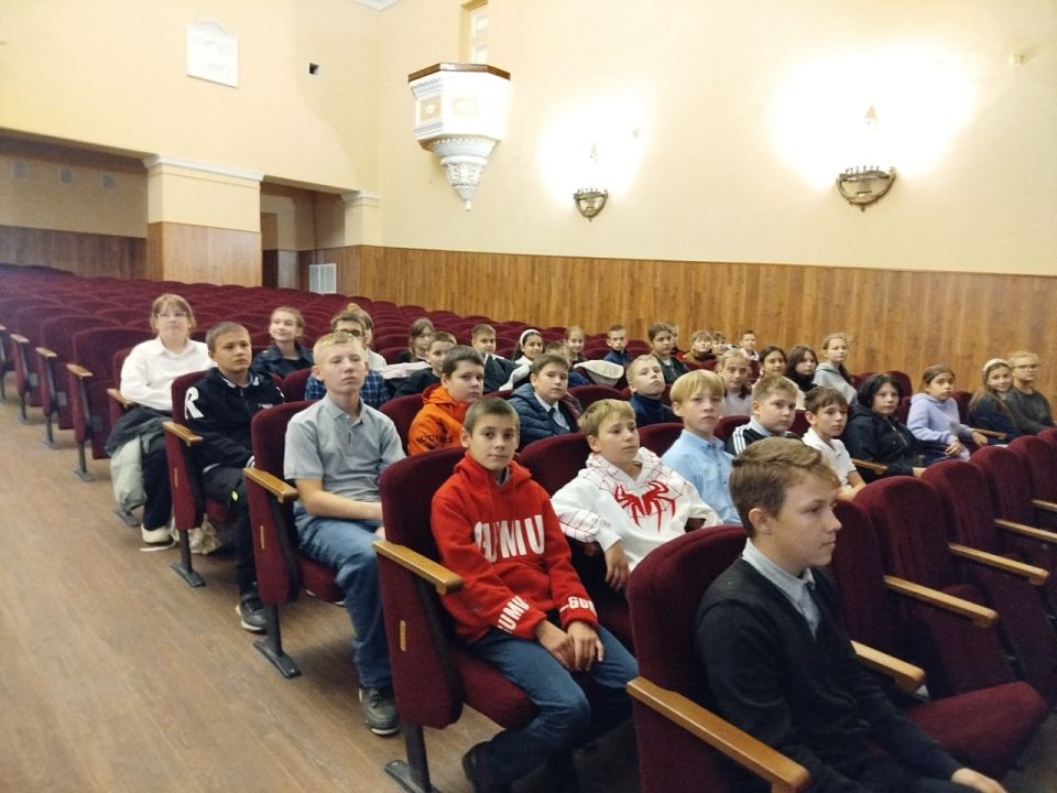 В Старобешевском округе прошел показ фильма «Код культуры Русского мира» В Старобешевском округе прошел показ фильма «Код культуры Русского мира»