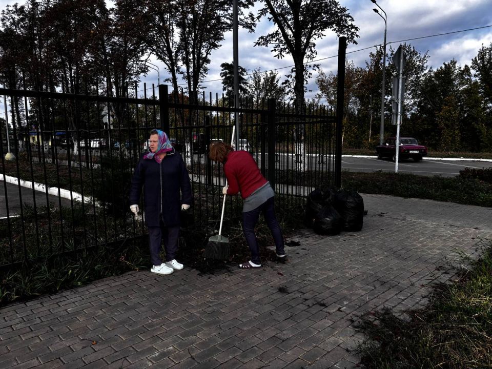 Выполняя поручение Главы Республики Дениса Пушилина, в рамках проекта «Городская среда», реализуемого Единой Россией, совместно с сотрудниками ГБУ «ГОРОДСКАЯ БОЛЬНИЦА ВОЛНОВАХСКОГО РАЙОНА», приняла участие в традиционной... Выполняя поручение Главы Республики Дениса Пушилина, в рамках проекта «Городская среда», реализуемого Единой Россией, совместно с сотрудниками ГБУ «ГОРОДСКАЯ БОЛЬНИЦА ВОЛНОВАХСКОГО РАЙОНА», приняла участие в традиционной...