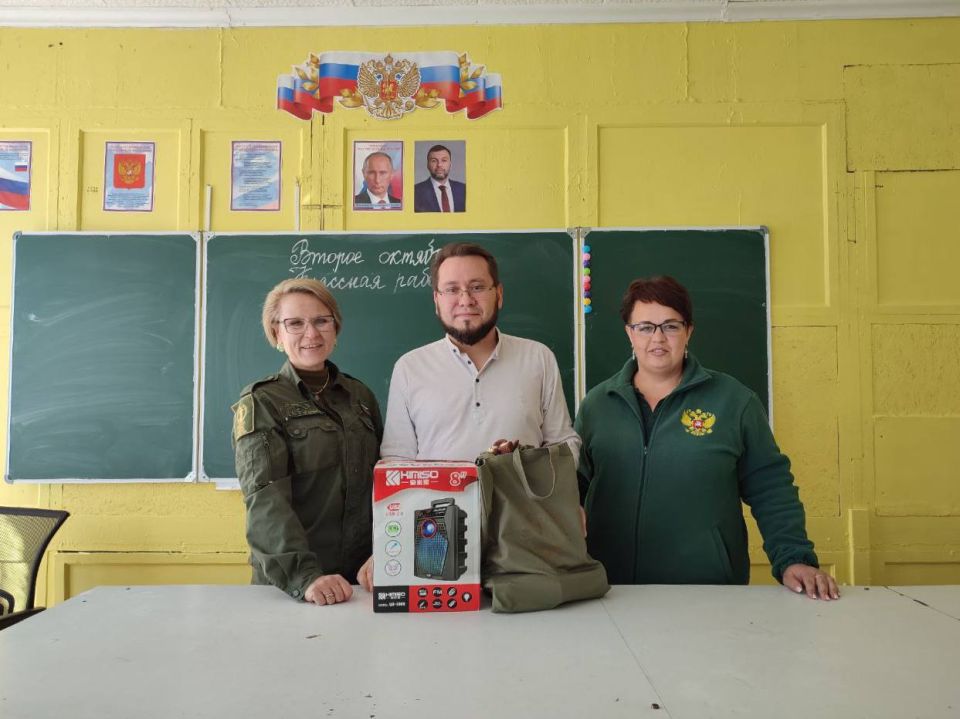 В честь предстоящего праздника в России — 5 октября, День учителя — поздравили учителя истории, ветерана боевых действий В честь предстоящего праздника в России — 5 октября, День учителя — поздравили учителя истории, ветерана боевых действий