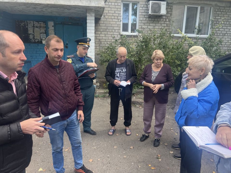 По поручению Главы ДНР Дениса Пушилин 03.10.2025 по адресу: г. Донецк, ул.Танкистов,1 состоялась встреча с жителями, на которой присутствовали заместитель руководителя Управы Ленинского внутригородского района Анатолий... По поручению Главы ДНР Дениса Пушилин 03.10.2025 по адресу: г. Донецк, ул.Танкистов,1 состоялась встреча с жителями, на которой присутствовали заместитель руководителя Управы Ленинского внутригородского района Анатолий...