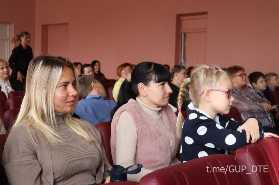 ВИЗИТ СЕРГЕЯ ПОЛХОВА В ПОДШЕФНУЮ ДОНЕЦКУЮ ШКОЛУ ВИЗИТ СЕРГЕЯ ПОЛХОВА В ПОДШЕФНУЮ ДОНЕЦКУЮ ШКОЛУ