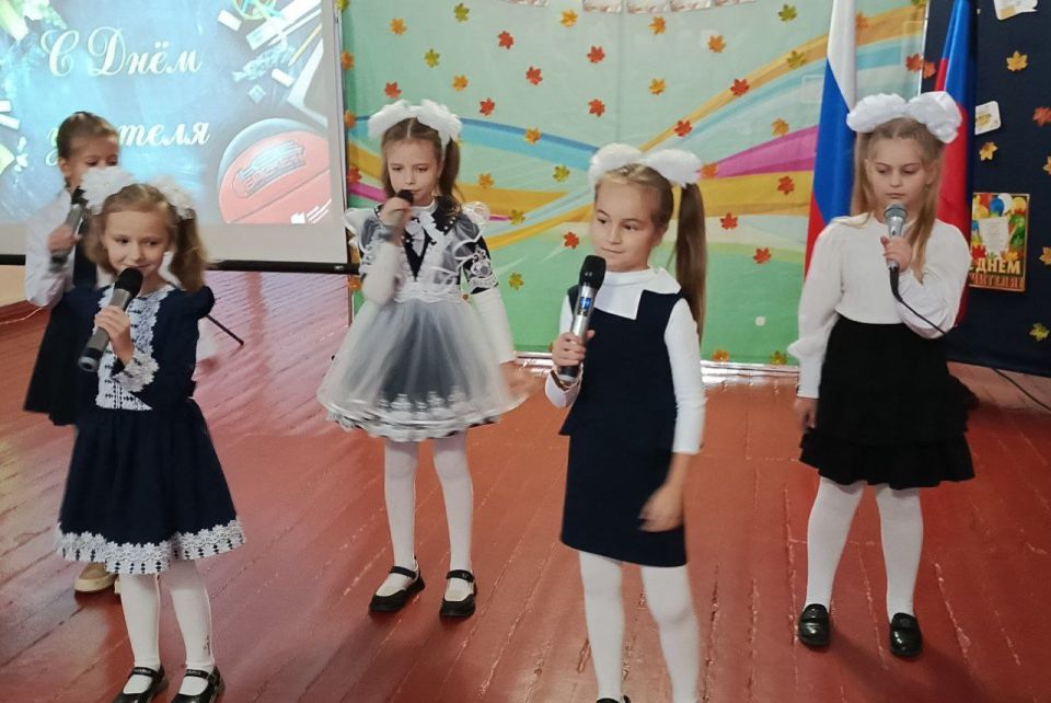 Ежегодно 5 октября наша страна отмечает прекрасный праздник – День Учителя Ежегодно 5 октября наша страна отмечает прекрасный праздник – День Учителя