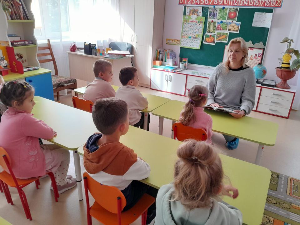 Читаем вместе. Сотрудники детской библиотеки-филиала провели для воспитанников ГКДОУ «Детский сад № 5 "Ладушки" г. о. Дебальцево» громкие чтения Читаем вместе. Сотрудники детской библиотеки-филиала провели для воспитанников ГКДОУ «Детский сад № 5 "Ладушки" г. о. Дебальцево» громкие чтения