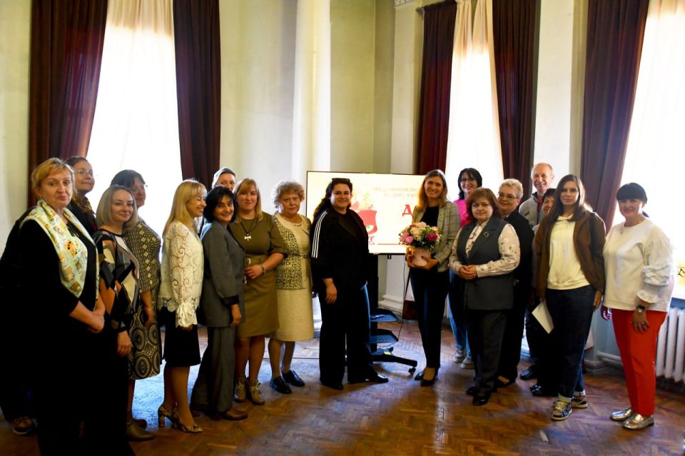 Праздничная музейная программа ко дню учителя в Донецком художественном музее