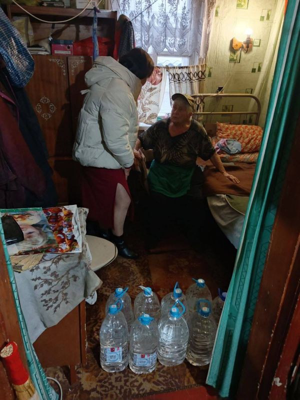 Денис Зубов: Помощь пенсионерам. К международному Дню пожилого человека, который в России отмечают 1 октября администрация, совместно с сотрудниками Росгвардии продолжают принимать участие в акции «Эстафета Добра» Денис Зубов: Помощь пенсионерам. К международному Дню пожилого человека, который в России отмечают 1 октября администрация, совместно с сотрудниками Росгвардии продолжают принимать участие в акции «Эстафета Добра»