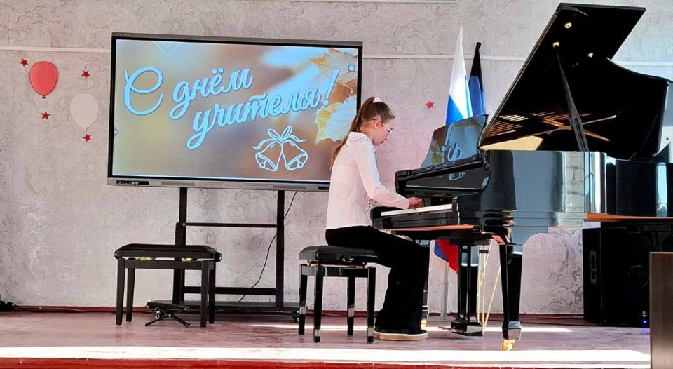 «УЧИТЕЛЬ, ПЕРЕД ИМЕНЕМ ТВОИМ» «УЧИТЕЛЬ, ПЕРЕД ИМЕНЕМ ТВОИМ»