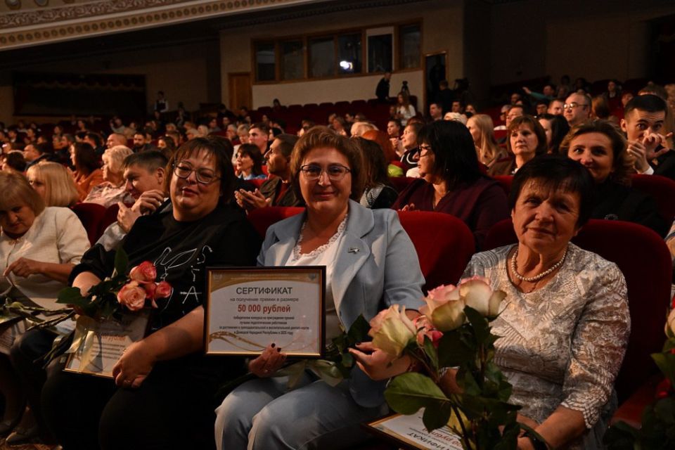 Денис Пушилин: 50 лучших педагогов Республики получили премии за достижения в преподавательской и воспитательной деятельности Денис Пушилин: 50 лучших педагогов Республики получили премии за достижения в преподавательской и воспитательной деятельности