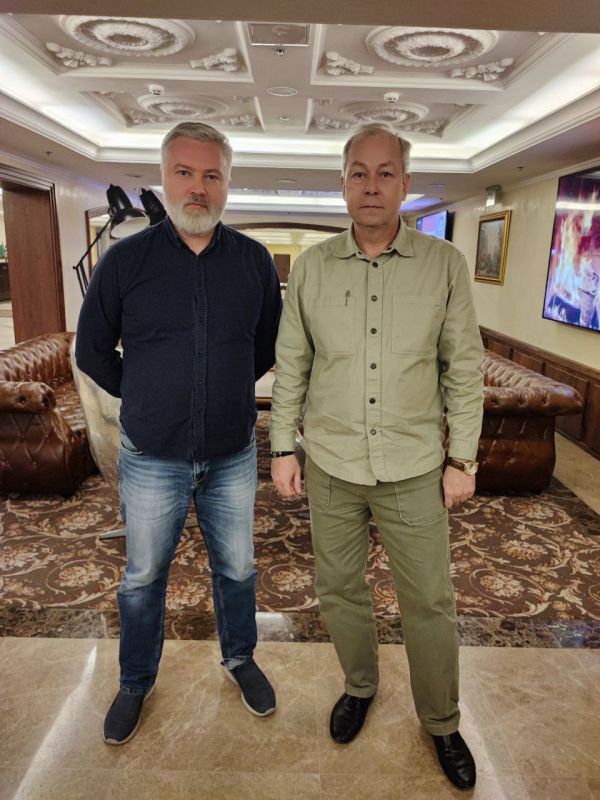 Эдуард Басурин: Для меня была большая честь встретится с военным корреспондентом, спецкором телеканала «Россия 24» Александром Лукьяновым в Донецке