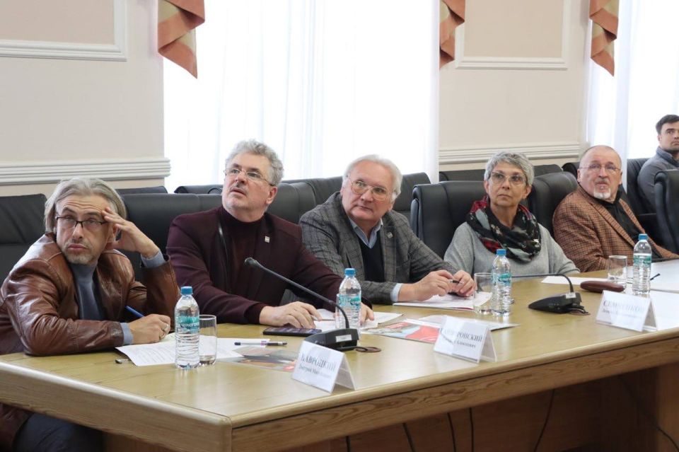 Андрей Чертков: Вместе с Денисом Владимировичем Пушилиным встретились с делегацией Союза архитекторов России во главе с президентом Николаем Ивановичем Шумаковым Андрей Чертков: Вместе с Денисом Владимировичем Пушилиным встретились с делегацией Союза архитекторов России во главе с президентом Николаем Ивановичем Шумаковым