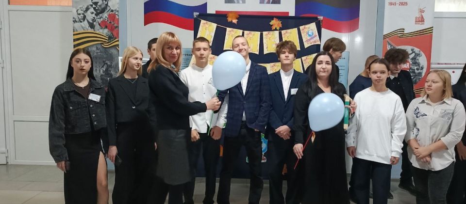 Ежегодно 5 октября наша страна отмечает прекрасный праздник – День Учителя Ежегодно 5 октября наша страна отмечает прекрасный праздник – День Учителя