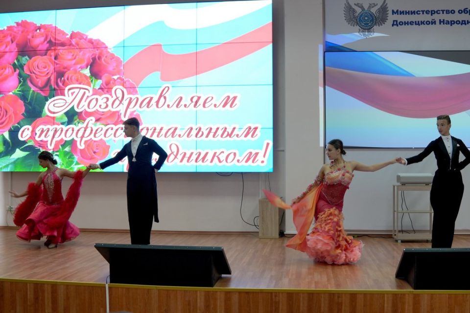 Олег Трофимов: В Минобрнауки ДНР поздравили и наградили педагогов региона и сотрудников ведомства Олег Трофимов: В Минобрнауки ДНР поздравили и наградили педагогов региона и сотрудников ведомства