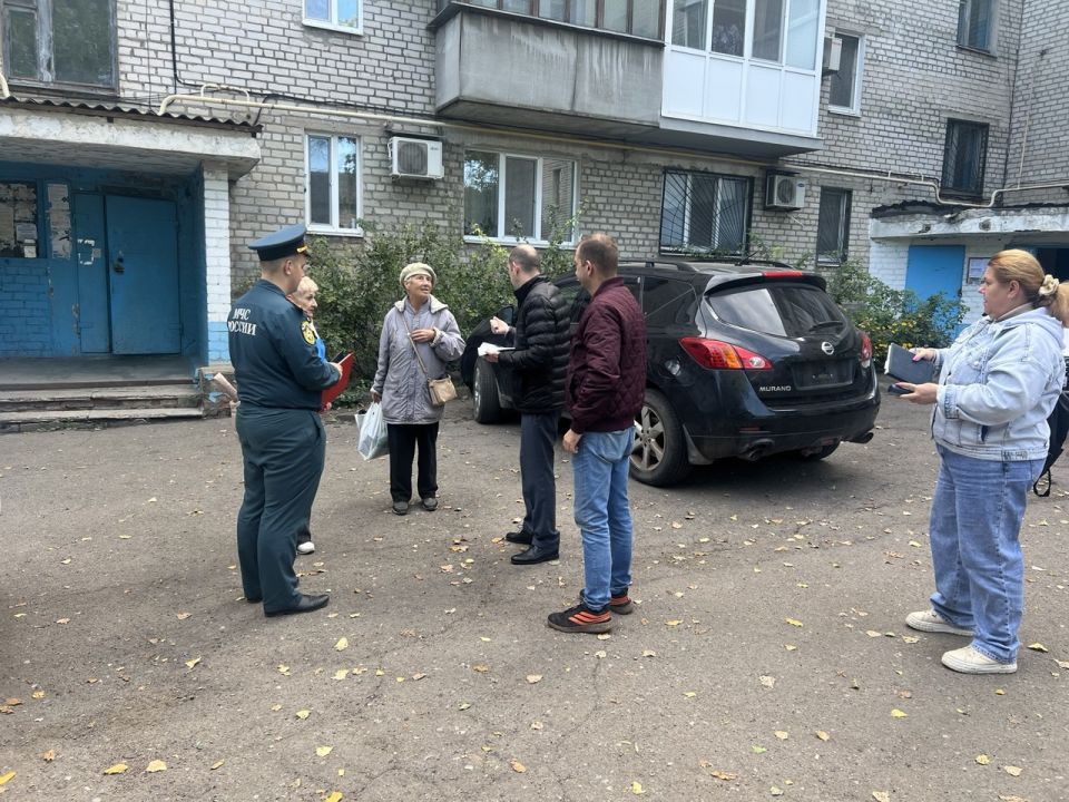 По поручению Главы ДНР Дениса Пушилин 03.10.2025 по адресу: г. Донецк, ул.Танкистов,1 состоялась встреча с жителями, на которой присутствовали заместитель руководителя Управы Ленинского внутригородского района Анатолий... По поручению Главы ДНР Дениса Пушилин 03.10.2025 по адресу: г. Донецк, ул.Танкистов,1 состоялась встреча с жителями, на которой присутствовали заместитель руководителя Управы Ленинского внутригородского района Анатолий...