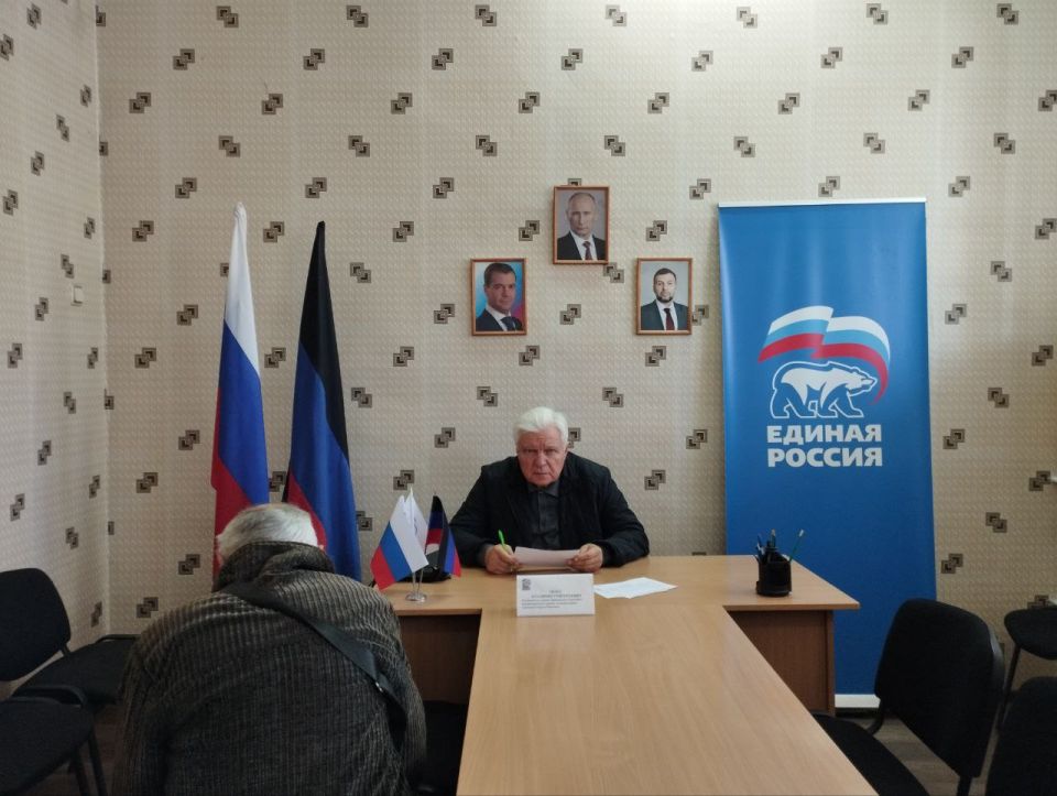 Сегодня, 3 октября, в общественной приёмной Всероссийской политической партии «Единая Россия» Центрально-Городского внутригородского района г. Макеевки, расположенной по адресу: ул. 250-летия Донбасса, 2б, руководителем... Сегодня, 3 октября, в общественной приёмной Всероссийской политической партии «Единая Россия» Центрально-Городского внутригородского района г. Макеевки, расположенной по адресу: ул. 250-летия Донбасса, 2б, руководителем...
