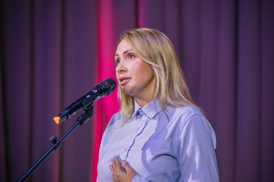 Антон Кольцов: К профессиональному празднику отметили педагогов Мариуполя заслуженными благодарностями Администрации городского округа Антон Кольцов: К профессиональному празднику отметили педагогов Мариуполя заслуженными благодарностями Администрации городского округа