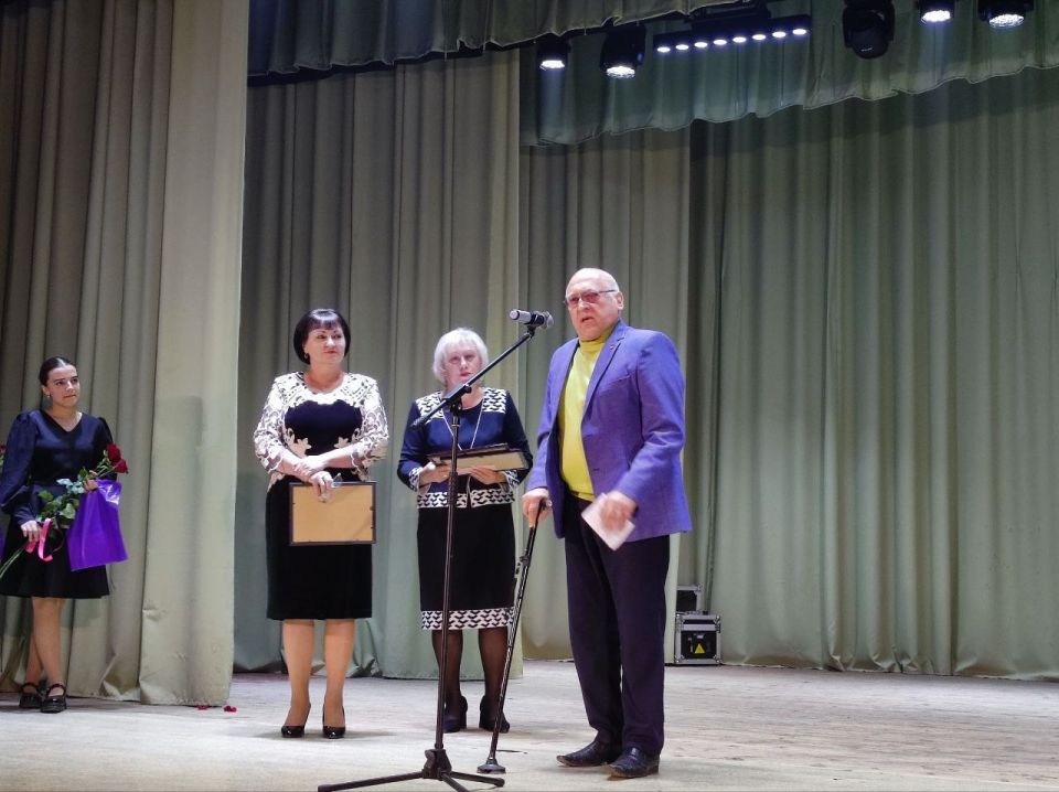 Александр Качанов: Праздник в честь учителей прошел в Докучаевске Александр Качанов: Праздник в честь учителей прошел в Докучаевске