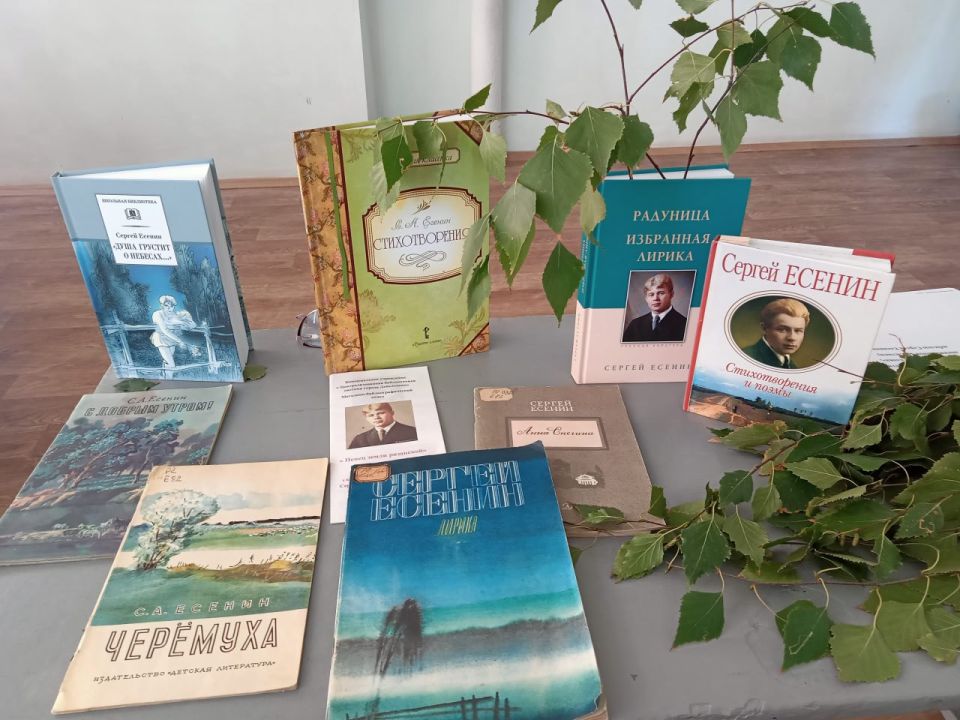 Всю душу выплесну в слова «Тебе одной плету венок, Цветами сыплю стежку серую. О Русь, покойный уголок, Тебя люблю, тебе и верую…» Всю душу выплесну в слова «Тебе одной плету венок, Цветами сыплю стежку серую. О Русь, покойный уголок, Тебя люблю, тебе и верую…»