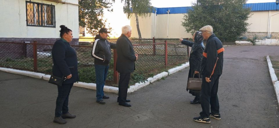 2 октября руководитель Управы Центрально-Городского внутригородского района Владимир Меша провел встречи с населением по адресам: г. о. Макеевка, г. Макеевка, ул. Руднева, д. 9-а и д. 14 2 октября руководитель Управы Центрально-Городского внутригородского района Владимир Меша провел встречи с населением по адресам: г. о. Макеевка, г. Макеевка, ул. Руднева, д. 9-а и д. 14
