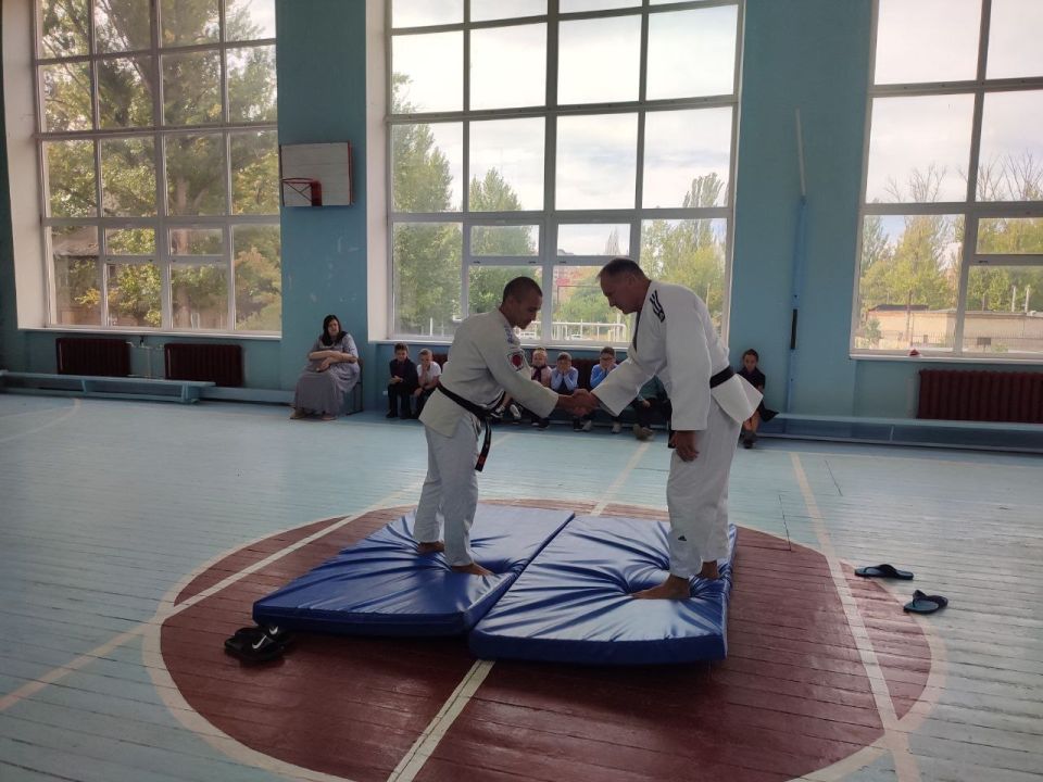 В Донецке прошёл мастер-класс по дзюдо для юных спортсменов! В Донецке прошёл мастер-класс по дзюдо для юных спортсменов!