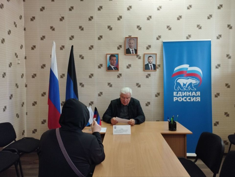 Сегодня, 3 октября, в общественной приёмной Всероссийской политической партии «Единая Россия» Центрально-Городского внутригородского района г. Макеевки, расположенной по адресу: ул. 250-летия Донбасса, 2б, руководителем... Сегодня, 3 октября, в общественной приёмной Всероссийской политической партии «Единая Россия» Центрально-Городского внутригородского района г. Макеевки, расположенной по адресу: ул. 250-летия Донбасса, 2б, руководителем...