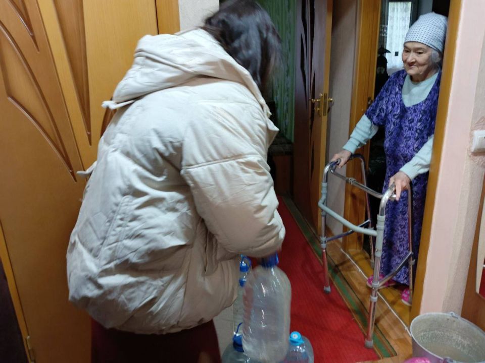 Денис Зубов: Помощь пенсионерам. К международному Дню пожилого человека, который в России отмечают 1 октября администрация, совместно с сотрудниками Росгвардии продолжают принимать участие в акции «Эстафета Добра» Денис Зубов: Помощь пенсионерам. К международному Дню пожилого человека, который в России отмечают 1 октября администрация, совместно с сотрудниками Росгвардии продолжают принимать участие в акции «Эстафета Добра»