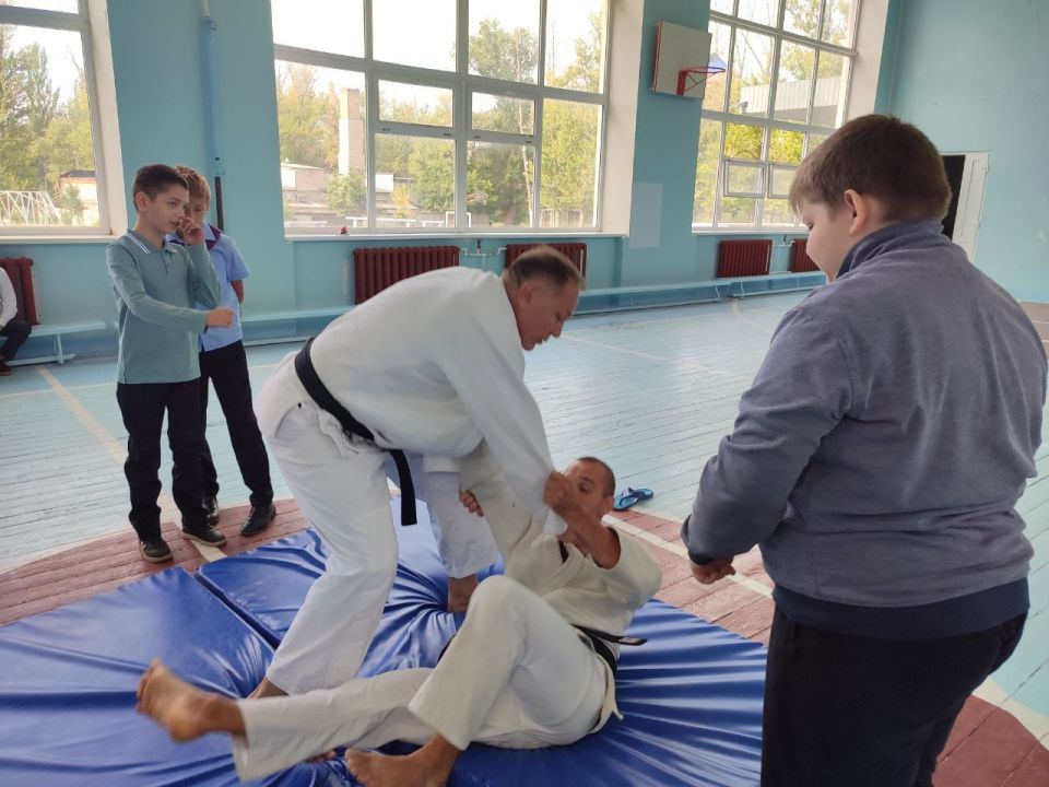 В Донецке прошёл мастер-класс по дзюдо для юных спортсменов! В Донецке прошёл мастер-класс по дзюдо для юных спортсменов!
