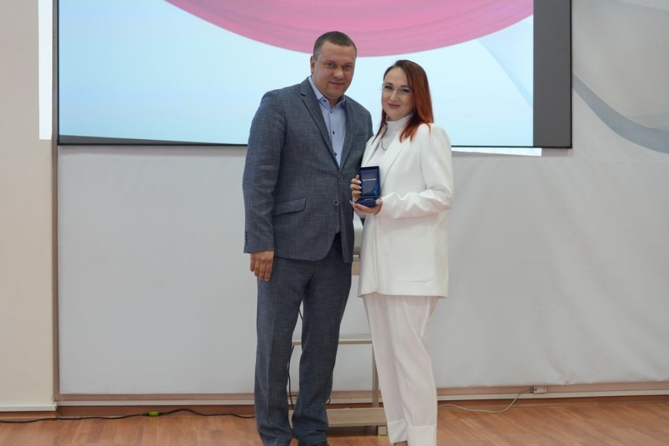 Олег Трофимов: В Минобрнауки ДНР поздравили и наградили педагогов региона и сотрудников ведомства Олег Трофимов: В Минобрнауки ДНР поздравили и наградили педагогов региона и сотрудников ведомства