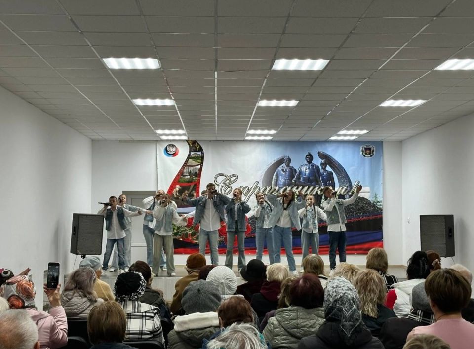 Стало доброй традицией отмечать в начале октября праздник, посвящённый Дню пожилых людей Стало доброй традицией отмечать в начале октября праздник, посвящённый Дню пожилых людей