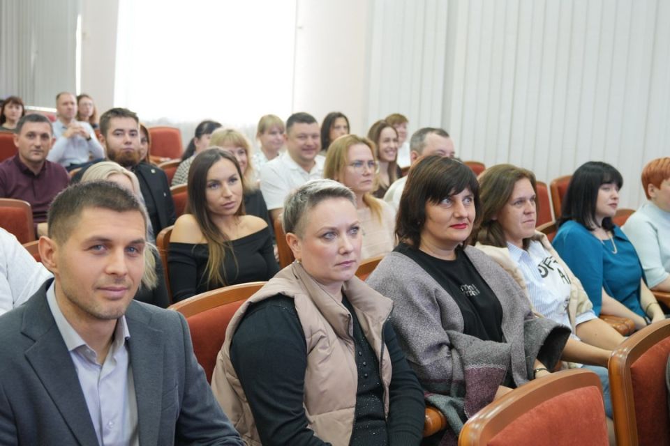 Олег Трофимов: В Минобрнауки ДНР поздравили и наградили педагогов региона и сотрудников ведомства Олег Трофимов: В Минобрнауки ДНР поздравили и наградили педагогов региона и сотрудников ведомства