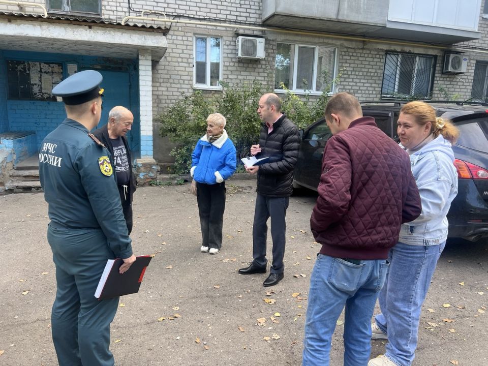По поручению Главы ДНР Дениса Пушилин 03.10.2025 по адресу: г. Донецк, ул.Танкистов,1 состоялась встреча с жителями, на которой присутствовали заместитель руководителя Управы Ленинского внутригородского района Анатолий... По поручению Главы ДНР Дениса Пушилин 03.10.2025 по адресу: г. Донецк, ул.Танкистов,1 состоялась встреча с жителями, на которой присутствовали заместитель руководителя Управы Ленинского внутригородского района Анатолий...