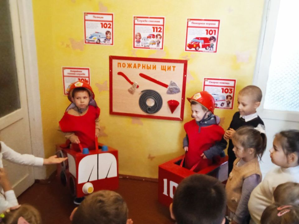 В рамках проведения Дня гражданской обороны, в старшей группе дошкольного подразделения ГБОУ "Светлодарский УВК" для ознакомления детей с правилами поведения в чрезвычайных ситуациях, было проведено тематическое занятие "Моя... В рамках проведения Дня гражданской обороны, в старшей группе дошкольного подразделения ГБОУ "Светлодарский УВК" для ознакомления детей с правилами поведения в чрезвычайных ситуациях, было проведено тематическое занятие "Моя...