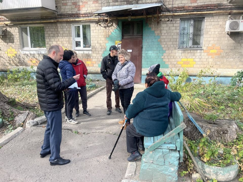По поручению Главы ДНР Дениса Пушилин 03.10.2025 по адресу: г. Донецк, ул. Аксакова,53 состоялась встреча с жителями, на которой присутствовал заместитель руководителя Управы Ленинского внутригородского района Анатолий... По поручению Главы ДНР Дениса Пушилин 03.10.2025 по адресу: г. Донецк, ул. Аксакова,53 состоялась встреча с жителями, на которой присутствовал заместитель руководителя Управы Ленинского внутригородского района Анатолий...
